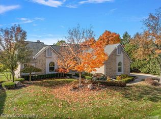 995 Elmsmere Dr, Northville, MI