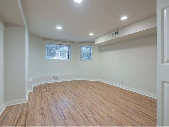 3rd image of 2438 W Wilson Ave #G
