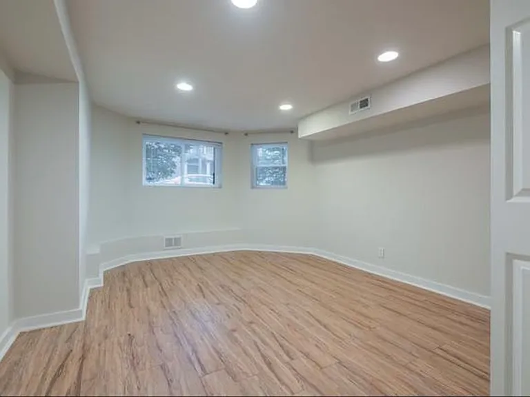 2438 W Wilson Ave #G — Photo 3
