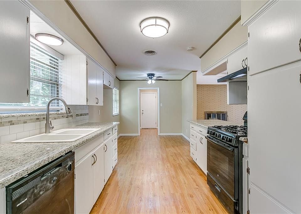 1st image of 801 Sherwood Dr