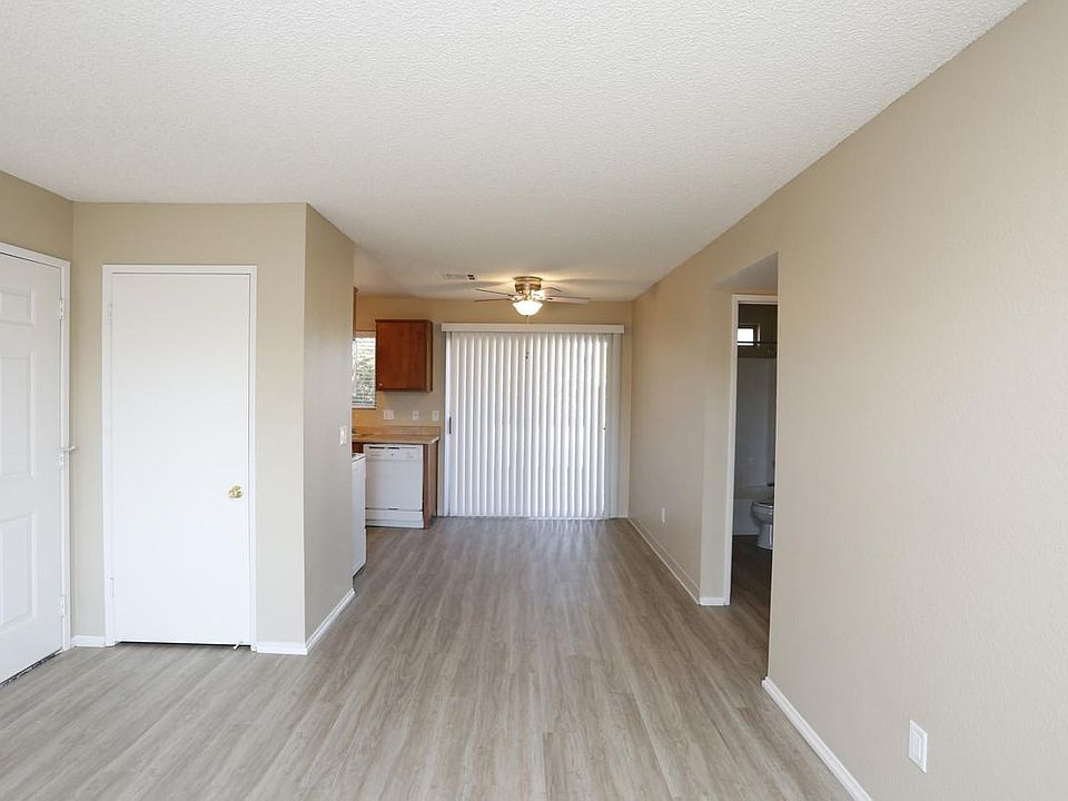 SEPARATE DINING ROOM
