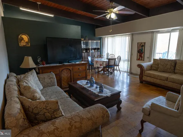 3421 University Blvd W Unit 3421-302, Kensington, MD 20895