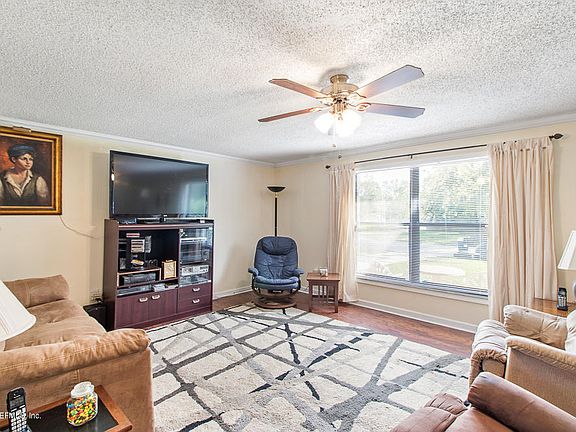 2nd image of 2692 Pinewood Blvd N