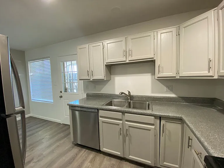 6243-6249 E Greenway Cir — Photo 30