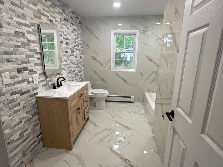 950 W Jericho Tpke #1 — Photo 3