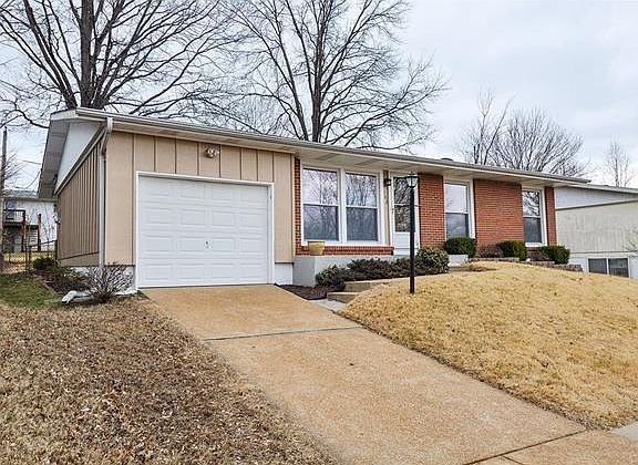 3rd image of 162 Cherbourg Dr