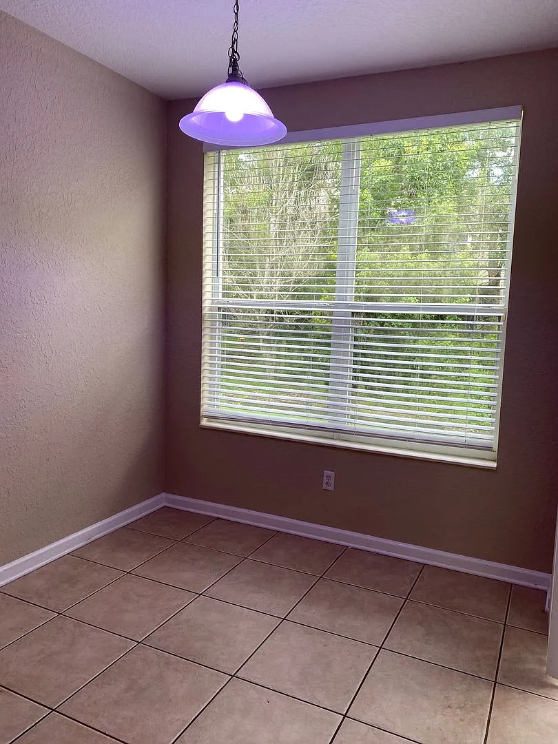 5018 Maxon Terrace, Freshly painted 3/2 Carriage home in Dunwoody — Photo 4