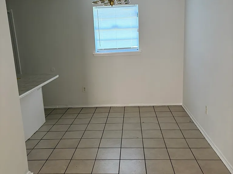 1611 Oak Brook Dr — Photo 4
