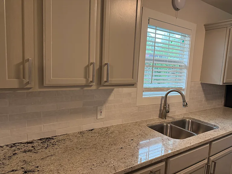 970 Peyton Dr — Photo 5