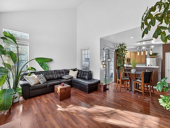 3rd image of 4775 Flower St