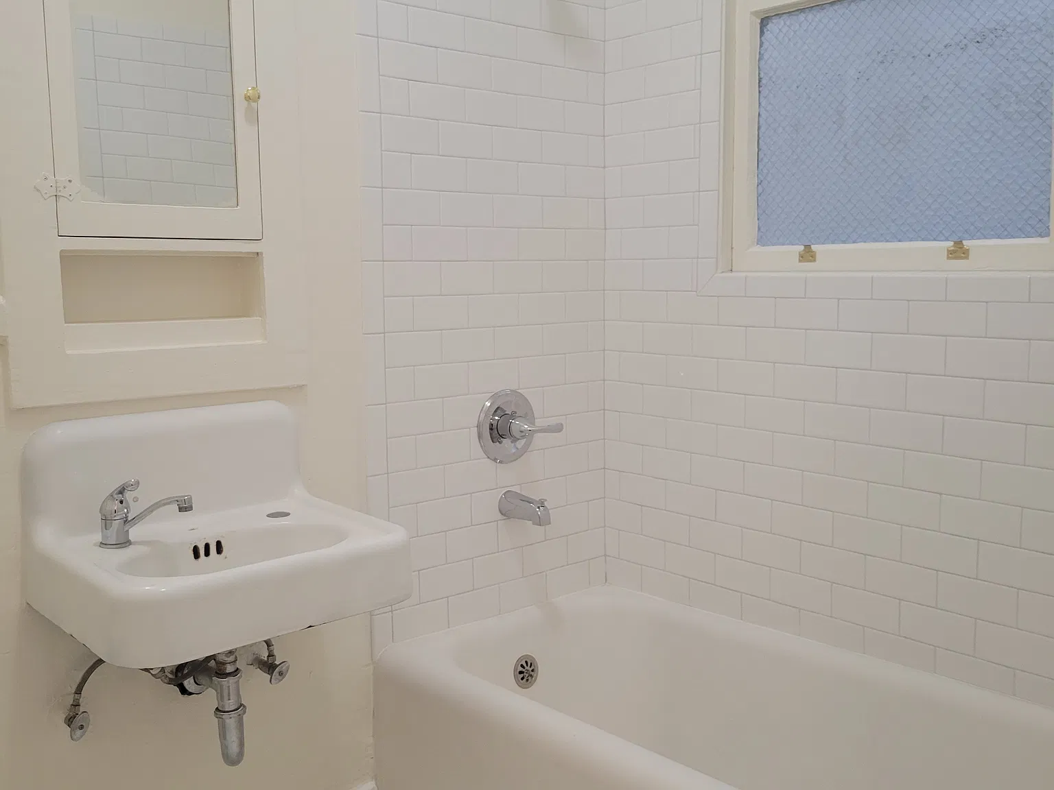 725 Van Ness Ave APT 201 - Image 2