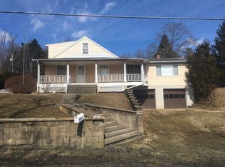 610 Mahoning Dr, Lehighton, PA 18235
