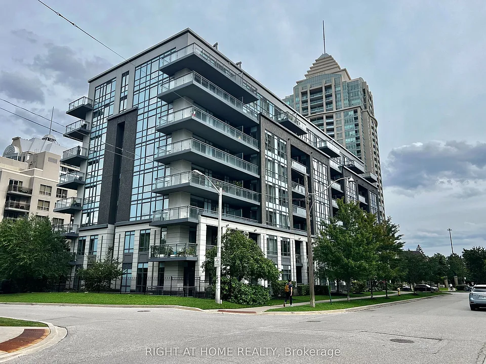 17 Kenaston Gdns #106