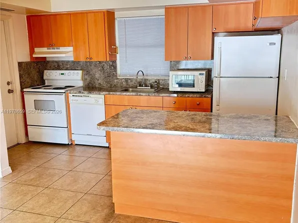 7310 SW 82nd St APT A219, Miami, FL 33143