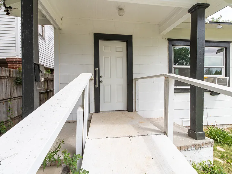 1824 Collins Ave #1/2 — Photo 2