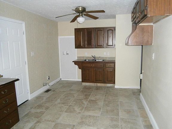 5th image of 6205 Carmin Ave