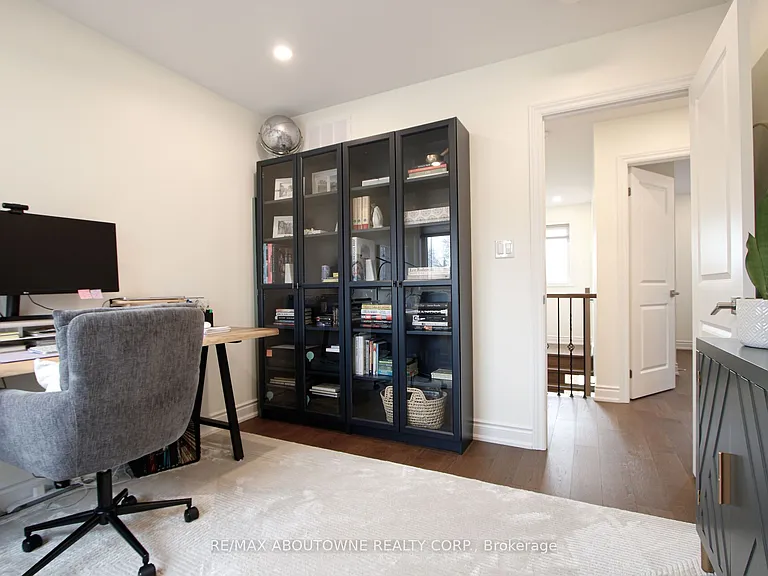 3301 Nadine Cres — Photo 27