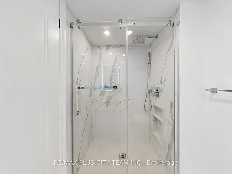 1720 Eglinton Ave E #812 — Photo 11