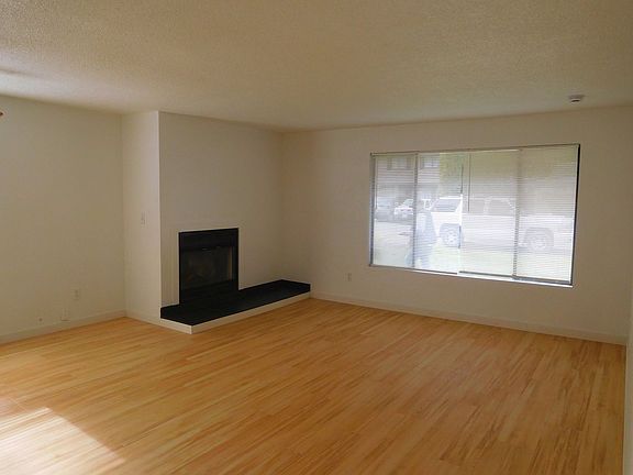 4th image of 11063 N Skagit St Unit B