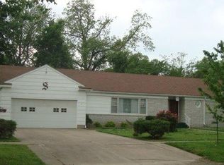 222 N 7th St, Chetopa, KS 67336