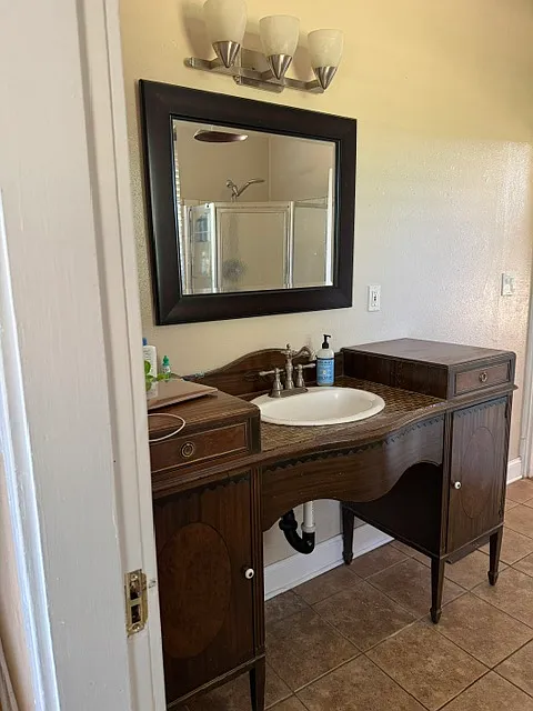 4 bed, 2081 sqft, $3,400 — Photo 4