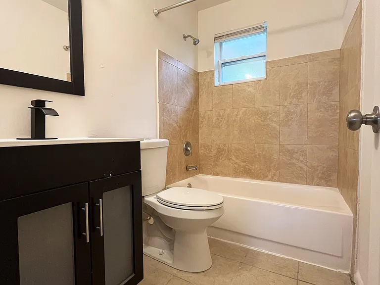 1610 N 25th St #13 — Photo 7