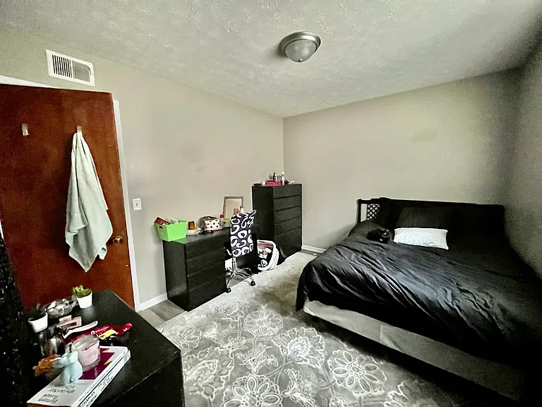 1235 Summit St #B — Photo 13