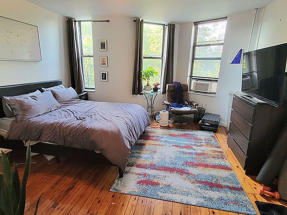 2nd image of 416 2nd St #4-A