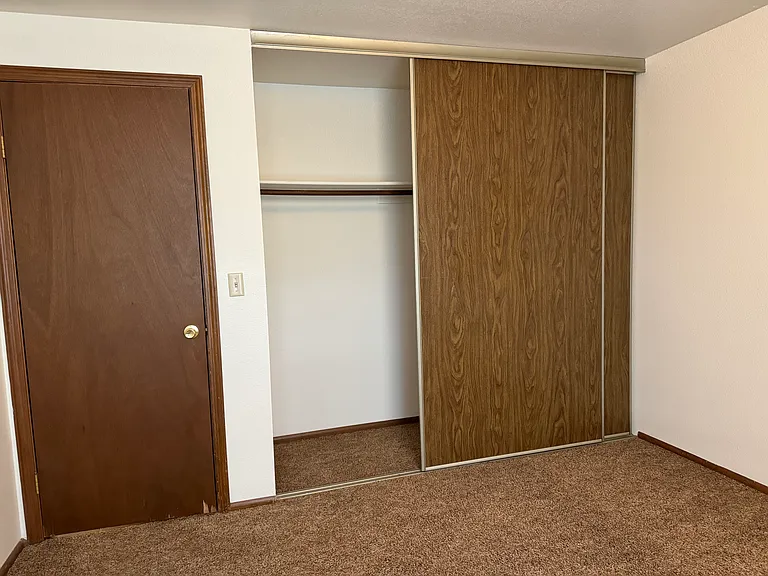 THE FORUM APARTMENTS — Photo 8