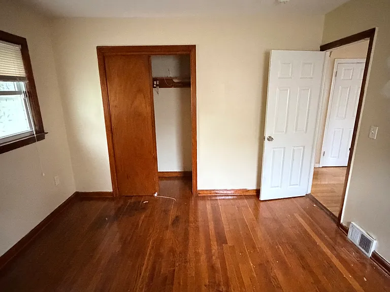 18 Townsend Ave — Photo 9