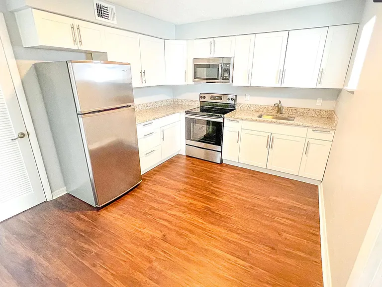 276 Polk Ave #4 — Photo 9