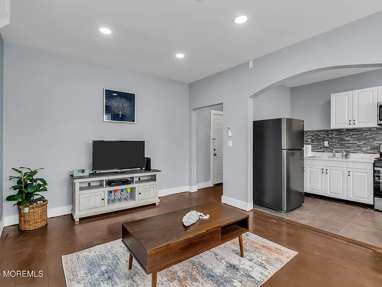 922 4th Ave #3A — Photo 3