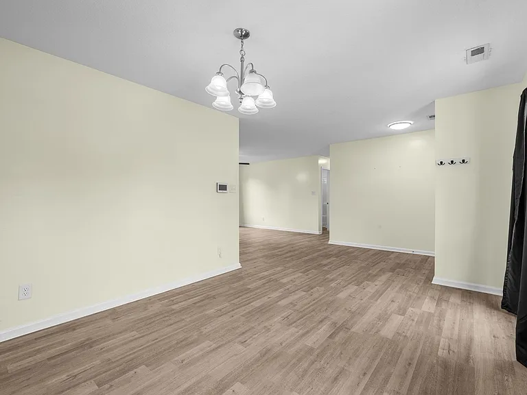 103 Oakwood Ct — Photo 11