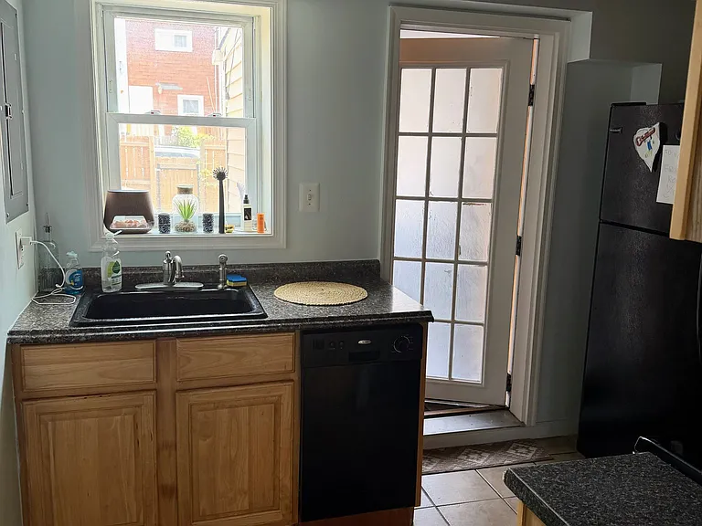 1455 Hull St — Photo 7