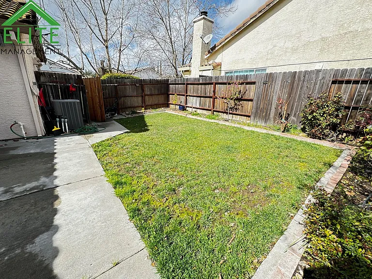 8489 Camino Vista Way — Photo 15