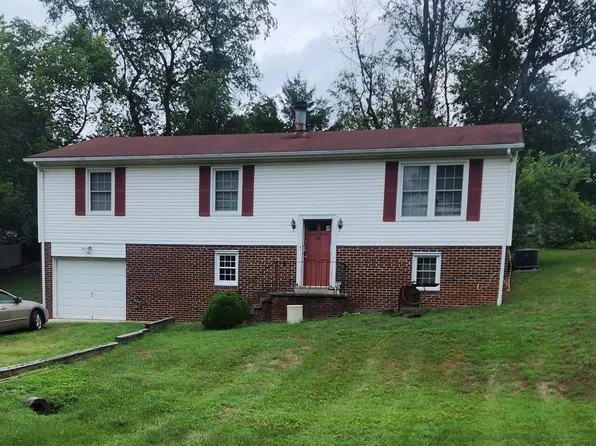 3416 Sunny View Dr, Alexandria, VA 22309