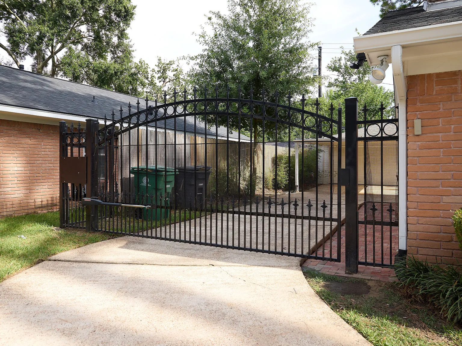 4 bed, 2345 sqft, $3,800 — Photo 3