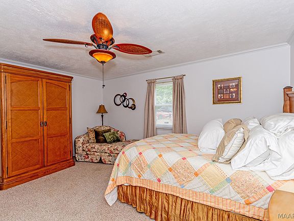 5th image of 40 Harden Ct