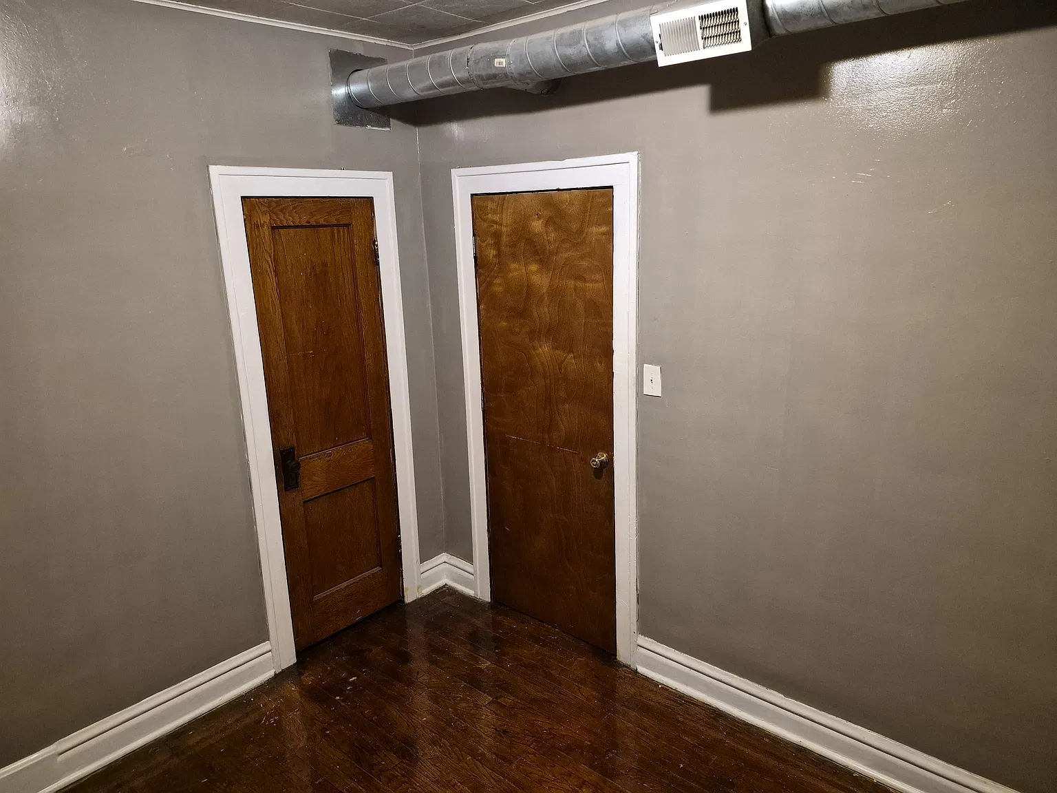 2 bed, 950 sqft, $1,100 — Photo 1
