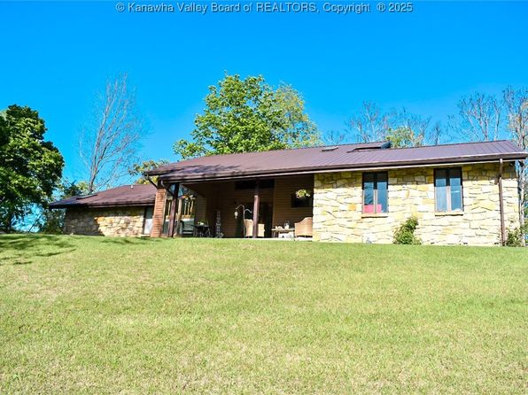 1 Oakwood Dr, Madison, WV 25130