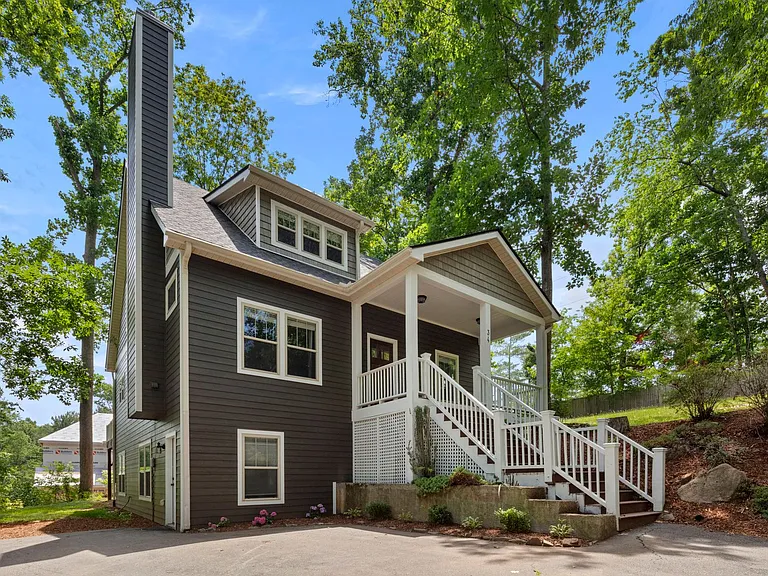 34 Pinecroft Rd — Photo 2