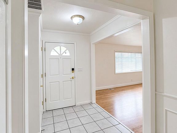 2nd image of 10 Chalon Cir