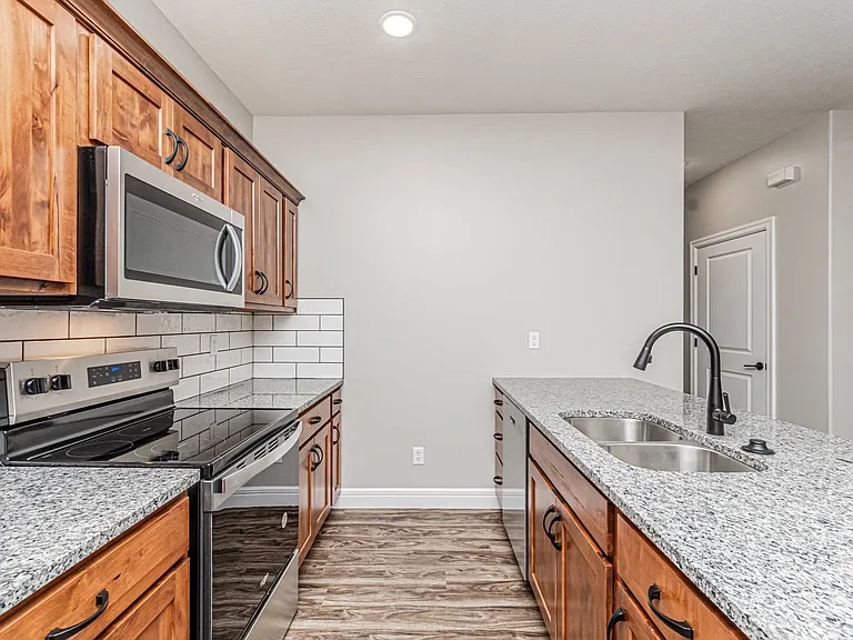 1704 Kenneth Dr — Photo 7