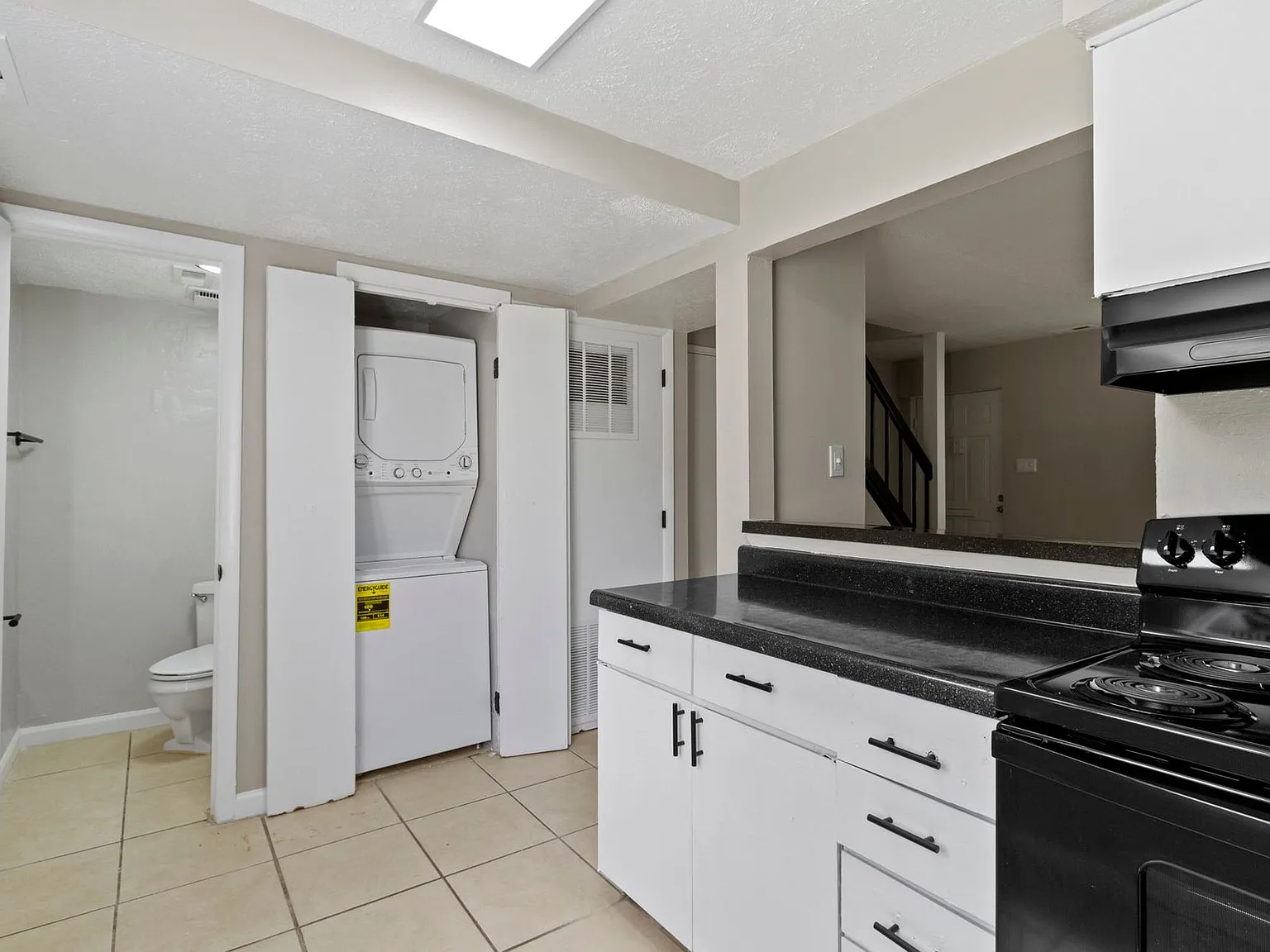 The Vistas Apartment Homes — Photo 3