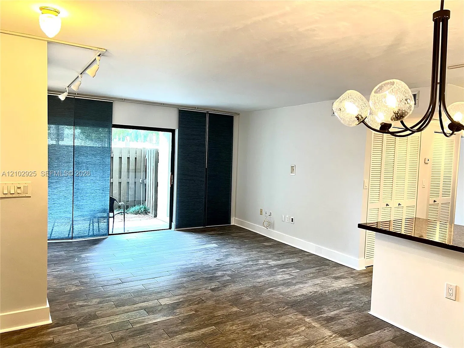 Kenland Walk Condo Iv — Photo 3