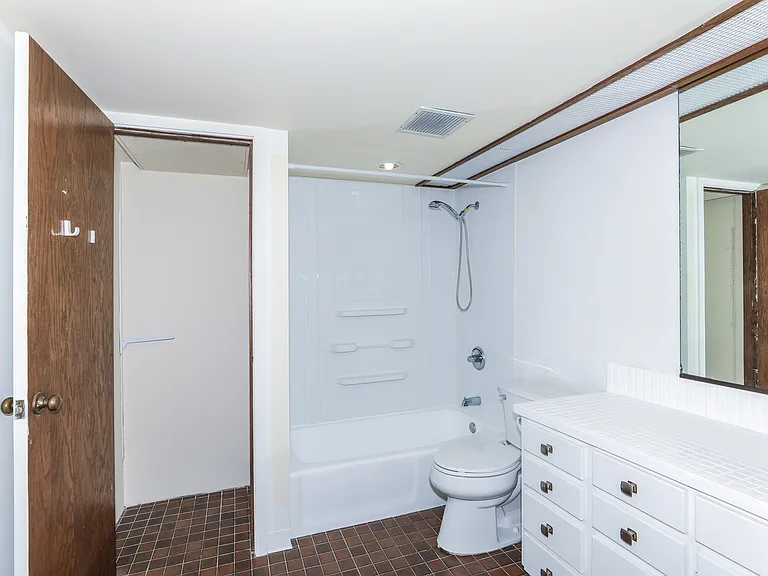 555 Hahaione St #B100 — Photo 28