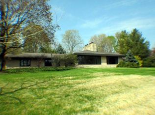 1063 Woodside Dr, Freeport, IL 61032