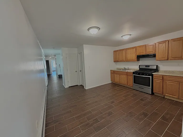 90 Redwood Ave #2 — Photo 2