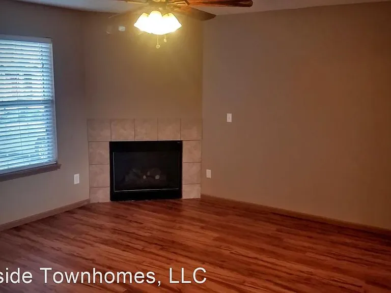 Courtside Townhomes — Photo 9