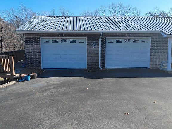 3rd image of 133 Upper Hawk Ridge Rd